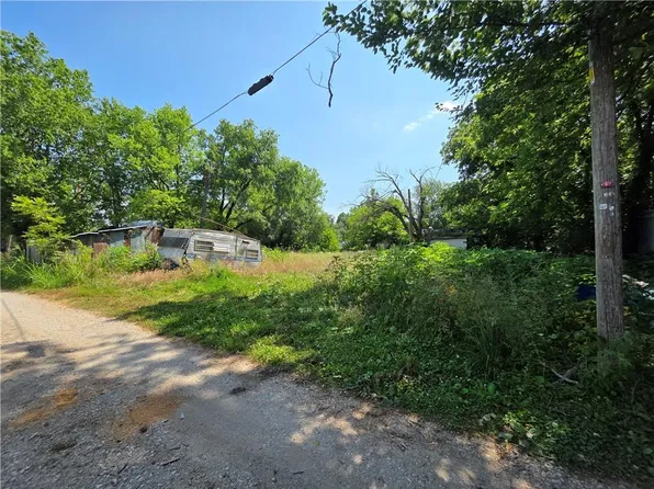 612 S Elm St, Lane, KS 66042