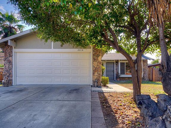 2nd image of 2018 Lyons Dr
