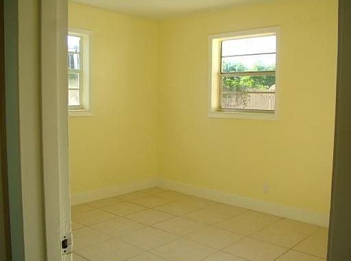 4th image of 3301 NW 43rd Ave
