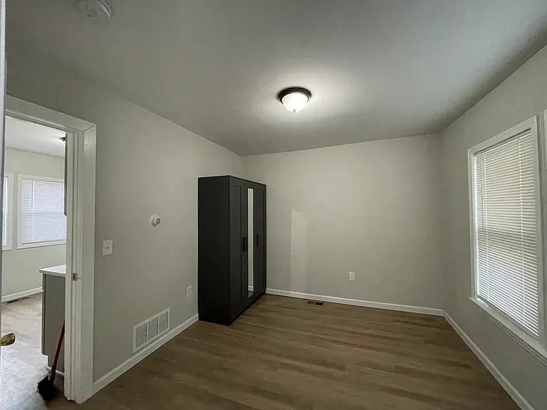 1624 Clifford Ave #3 — Photo 3