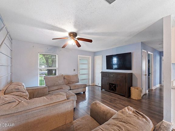 5th image of 2308 NE 35th St