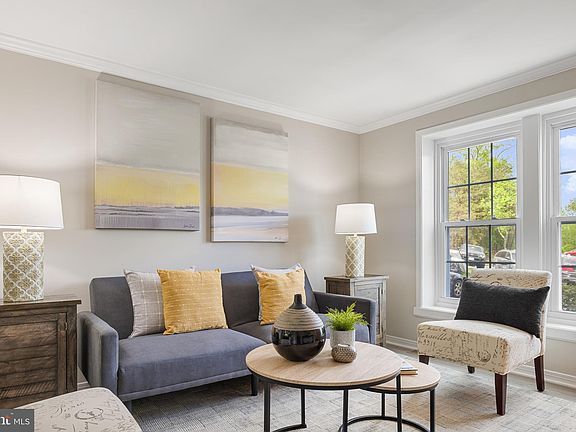 5th image of 203 Essex St #2