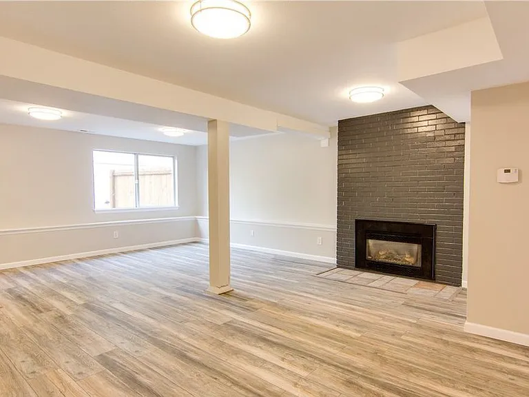 4300 S 140th St #B — Photo 2