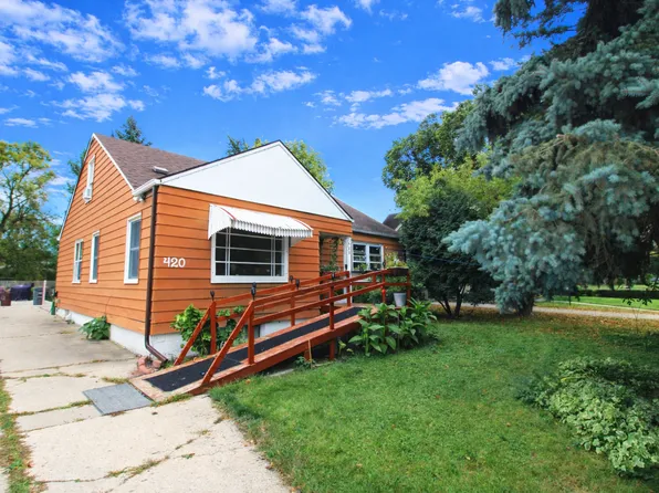 420 14th St S, Moorhead, MN 56560