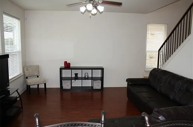 2228 Nestlewood Dr — Photo 11