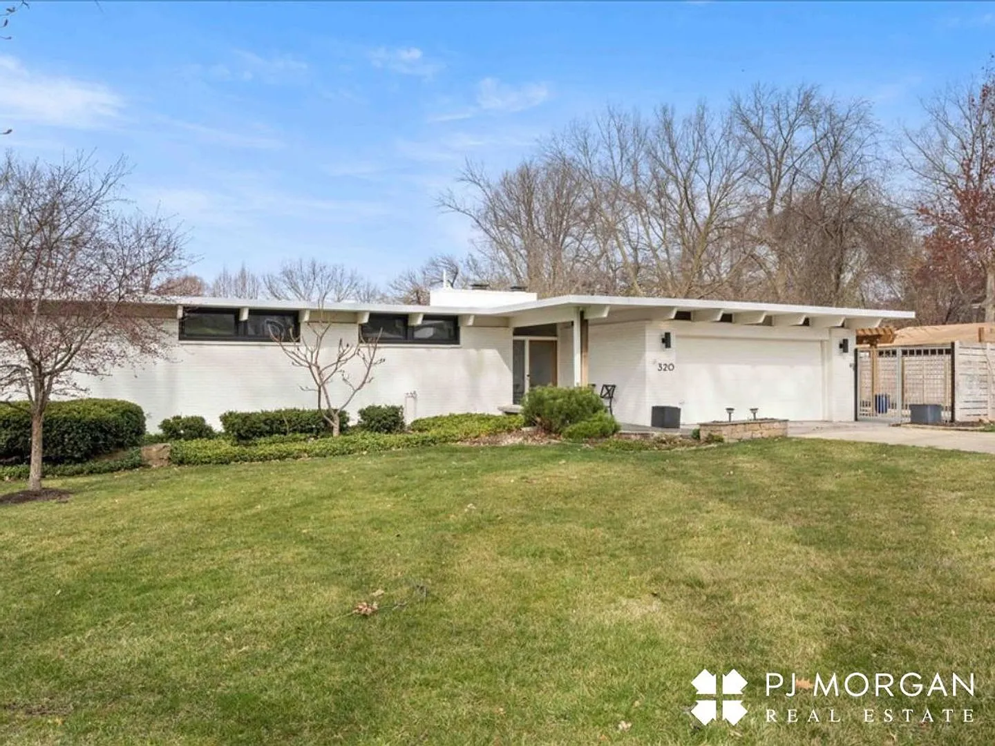 Gorgeous 3 bedroom, 2.5 Bathroom Home - Available Immediately — Photo 2