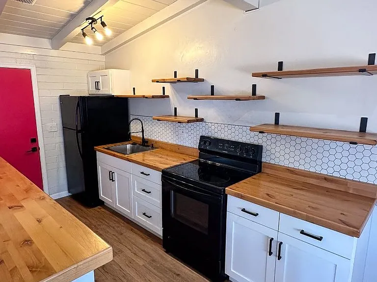2772 N Forgeus Ave — Photo 1