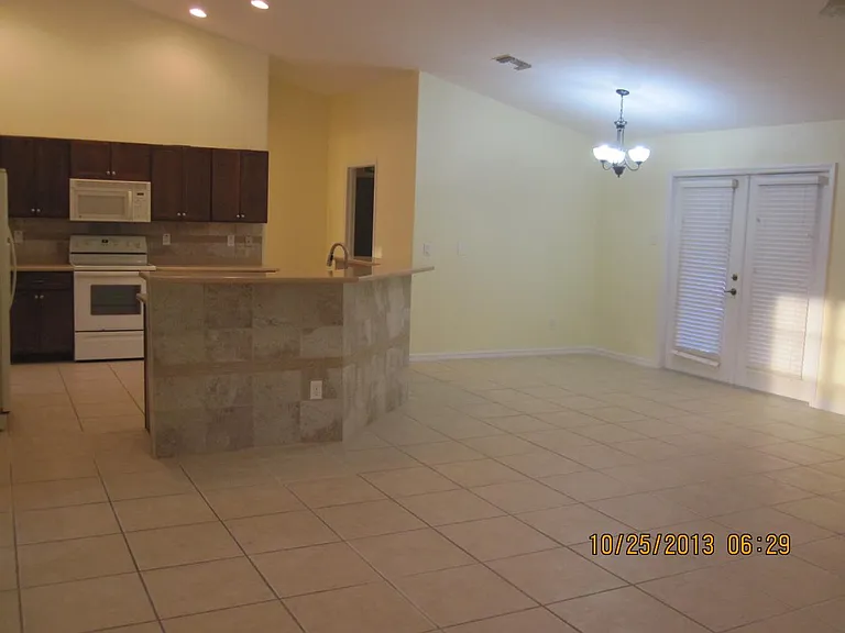 4509 SW 20th Pl — Photo 4