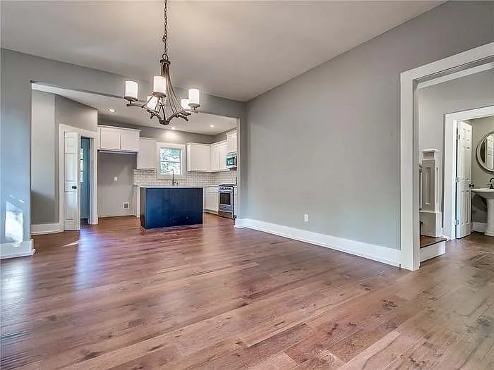 2213 N Shartel Ave — Photo 8