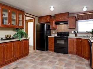 6926 Lake Dr SW, Navarre, OH 44662