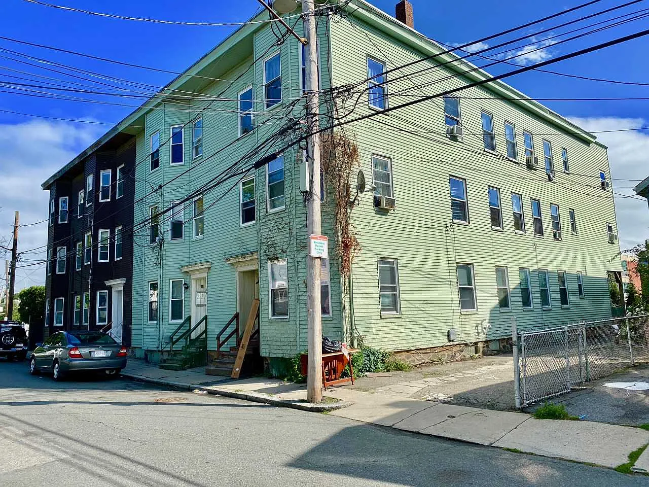 4 bed, 1.5 bath, $3,900 — Photo 1