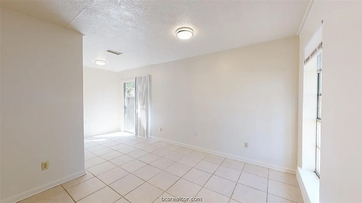 2 bed, 828 sqft, $1,225 — Photo 3