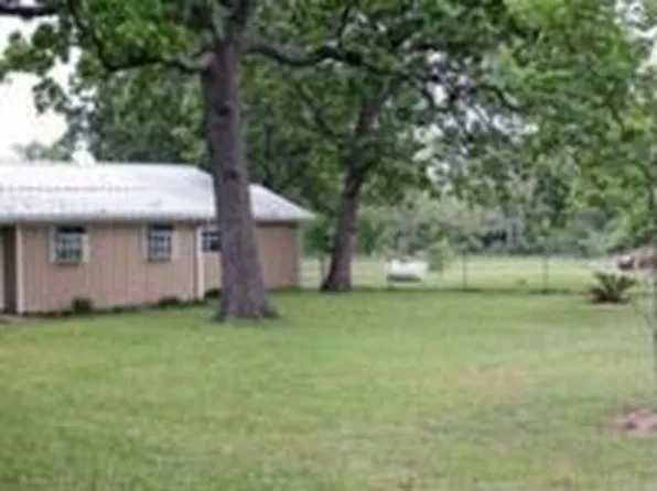 12 Watson Lake Rd, Huntsville, TX 77340