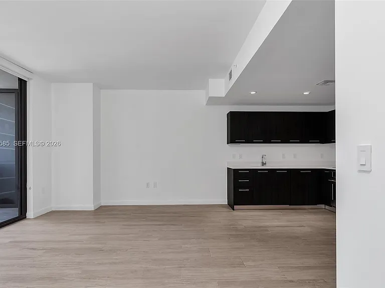 45 SW 9th St #3502 — Photo 8
