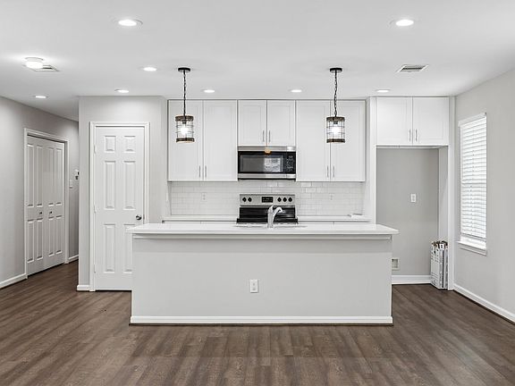 5th image of 3342 Simmons St