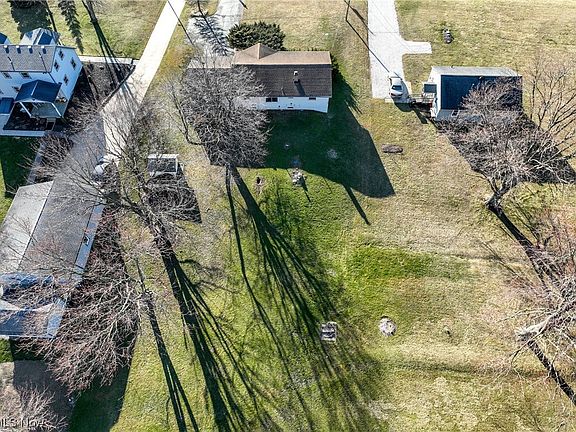 5th image of 10312 Marlboro Ave NE