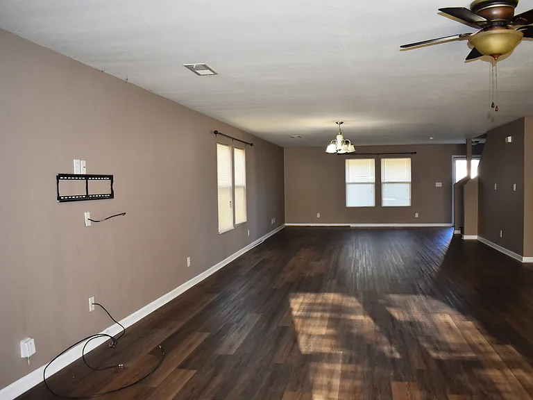 15445 Tyler Mill Dr — Photo 22