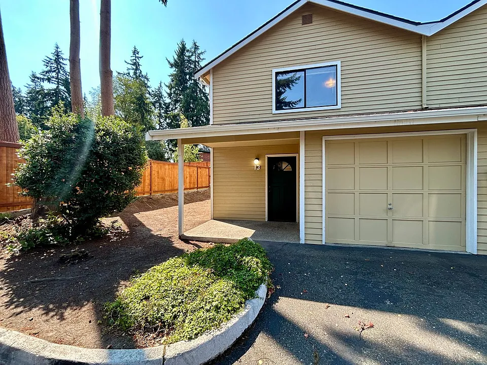 7512-7514 220th St SW