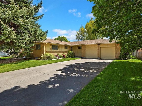 2nd image of 1028 Lakewood Dr