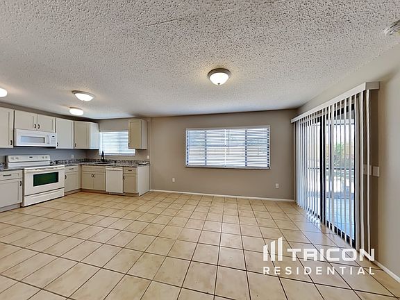 4th image of 7520 Darlene St