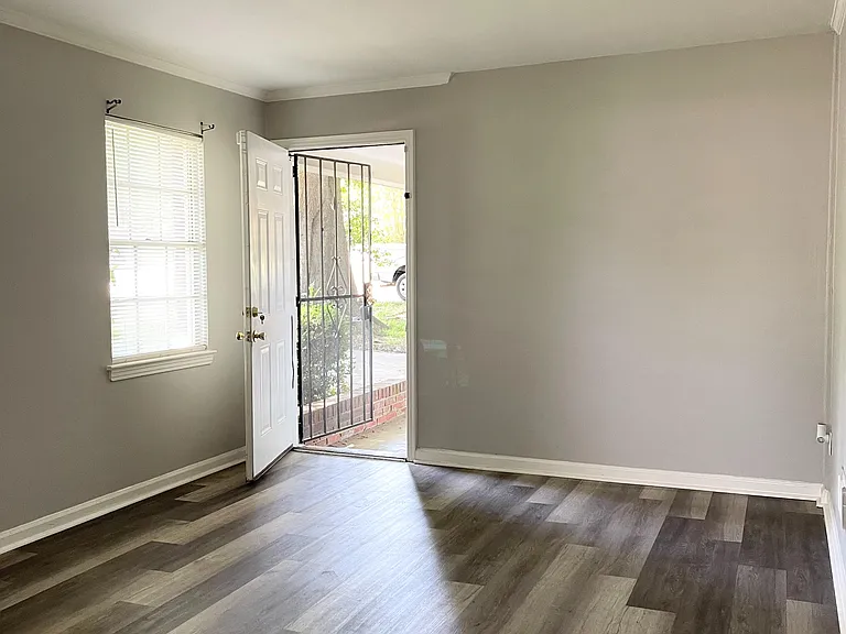 1848 Baldwin Ave — Photo 3