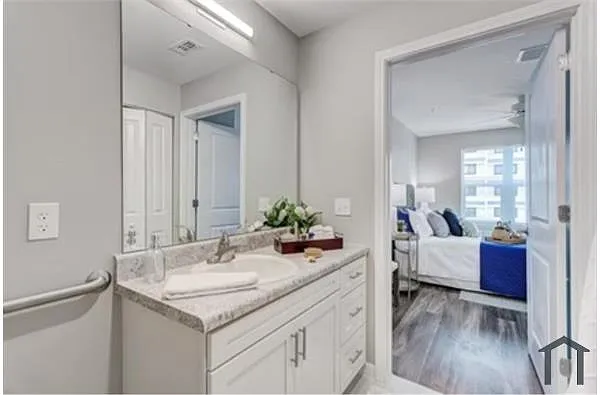 Building Photo - 650 Newnan St N #1