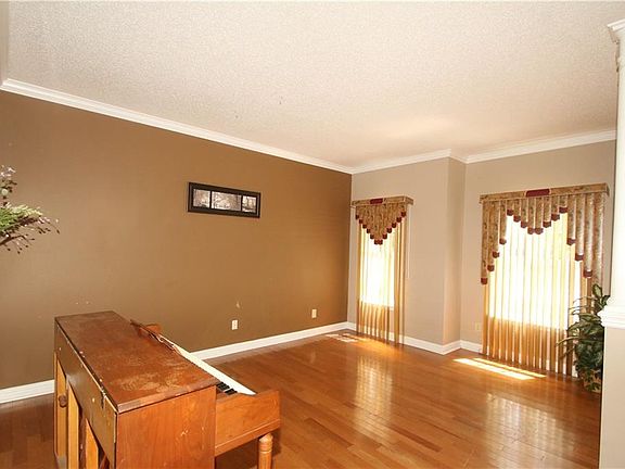 4th image of 5844 Skyward Ln