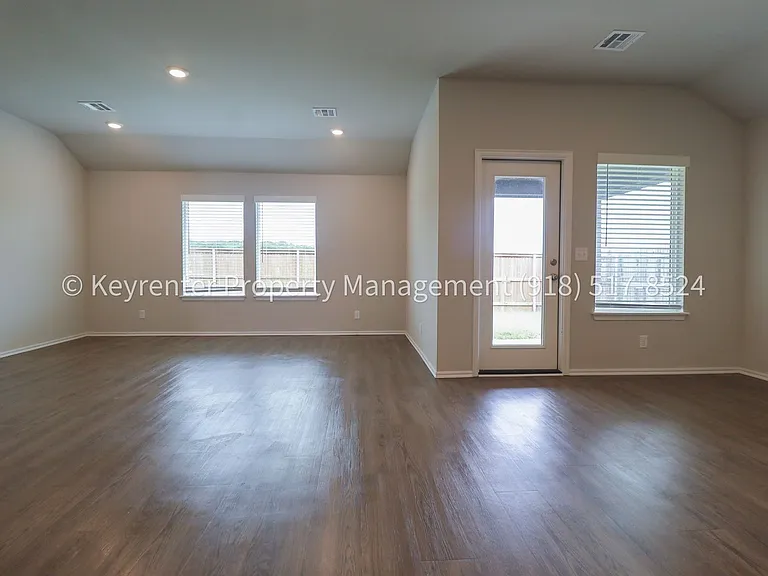 1308 Sunstone St — Photo 25