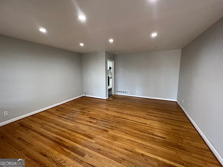 827 Marstevan Dr NE — Photo 4