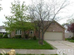 52381 Beaver Trail Dr, Macomb, MI 48042