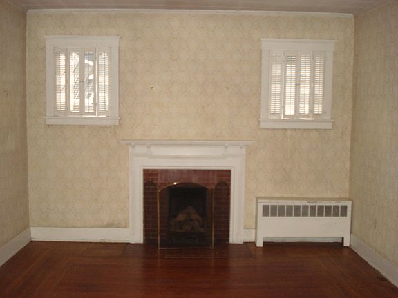 3rd image of 404 S Elmarch Ave