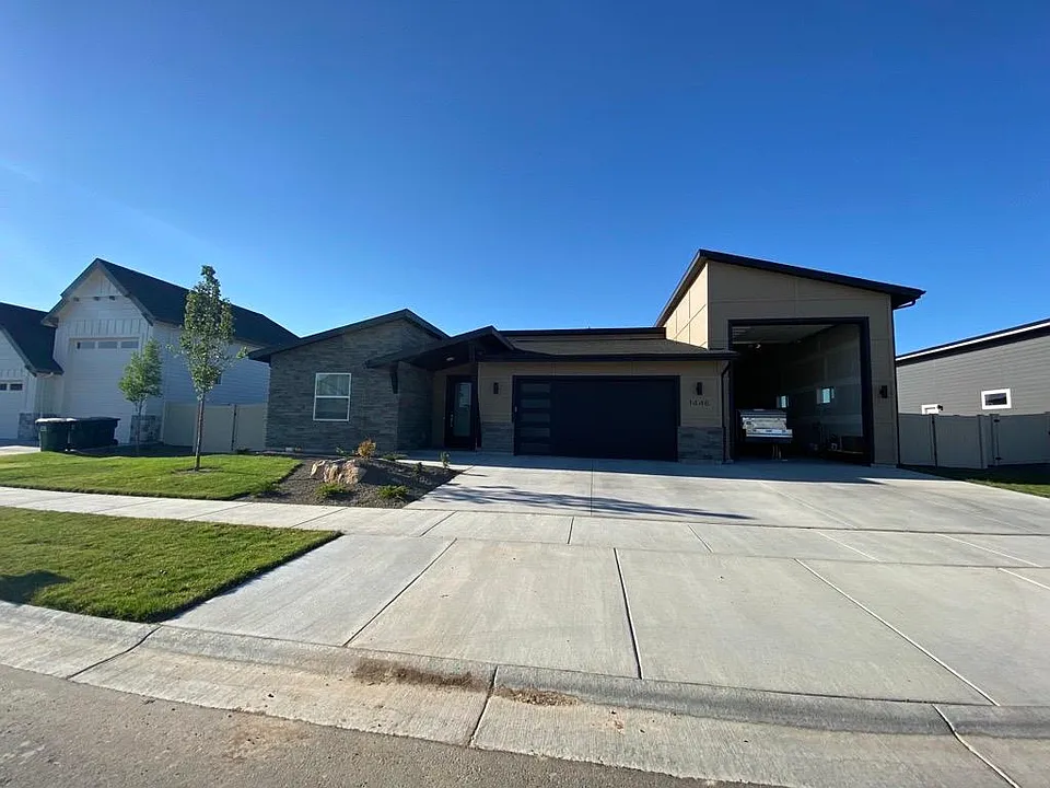 1446 W Caravan St