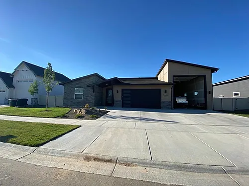 1446 W Caravan St Photo 1