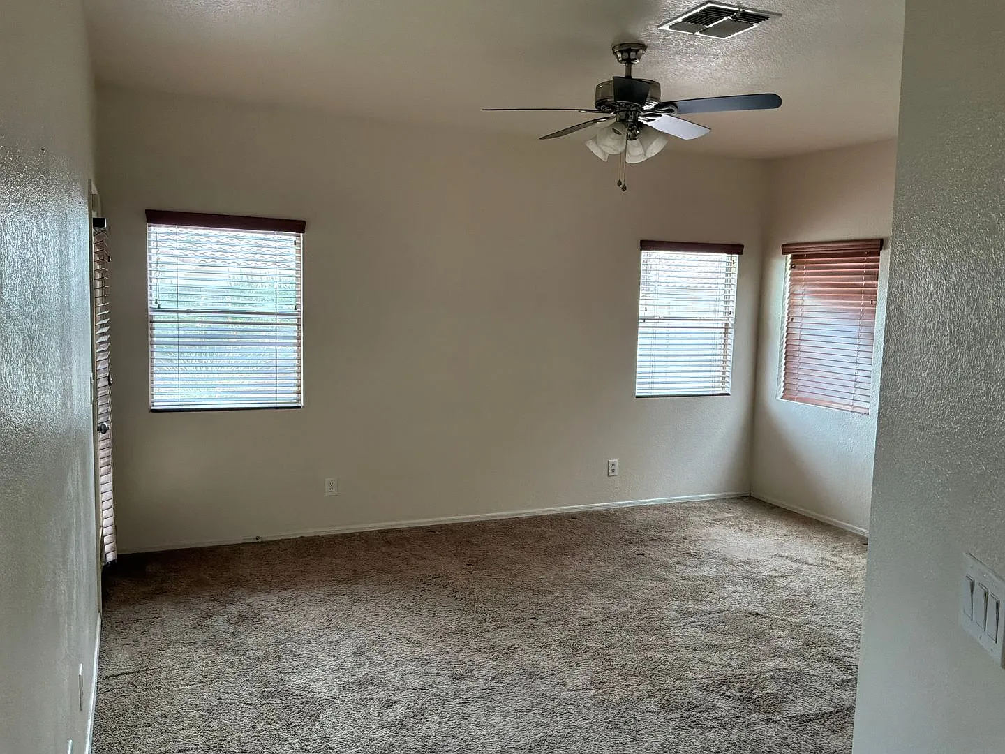 Single story 3 bedrooms — Photo 4