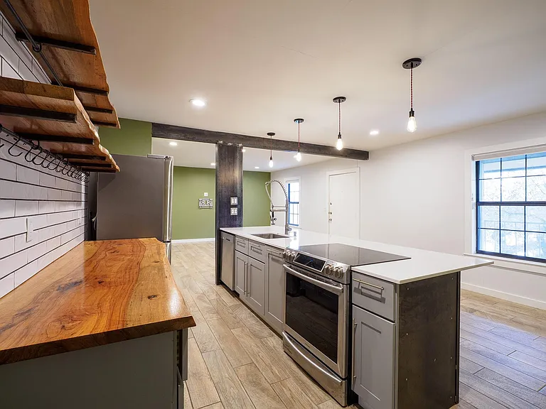 2302 E Side Dr #28 — Photo 6