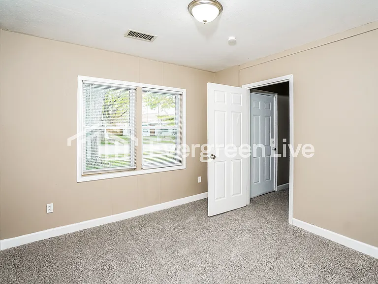 3532 N 77th St — Photo 11