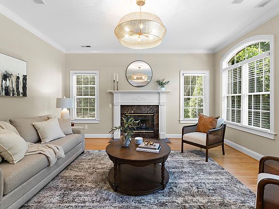 5th image of 10 Oldenberg Ct