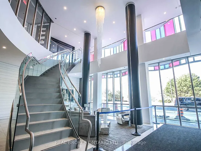 9471 Yonge St #623 — Photo 3