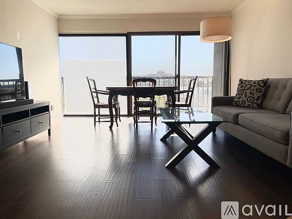 4th image of 500 North St