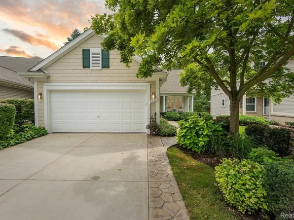 6621 Pond View Rd, Clarkston, MI 48346