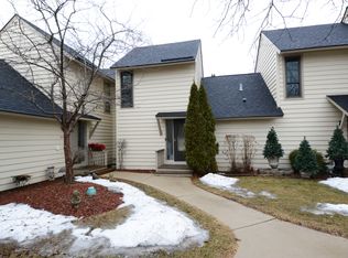 613 Whitney Ct, Gurnee, IL 60031