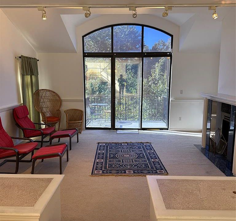 1st image of 2 Sinclair Court