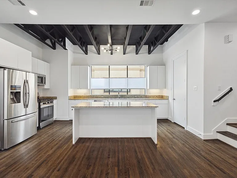 1105 W 21st St #B — Photo 7