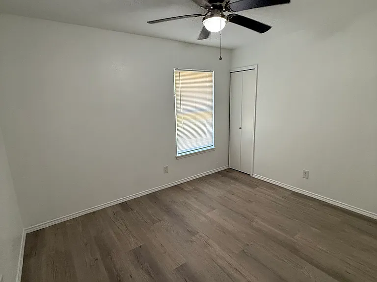 125 London Ln — Photo 9