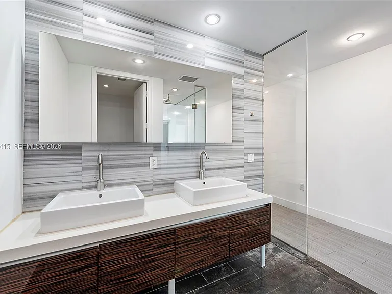 1100 Biscayne Blvd #5705 — Photo 23