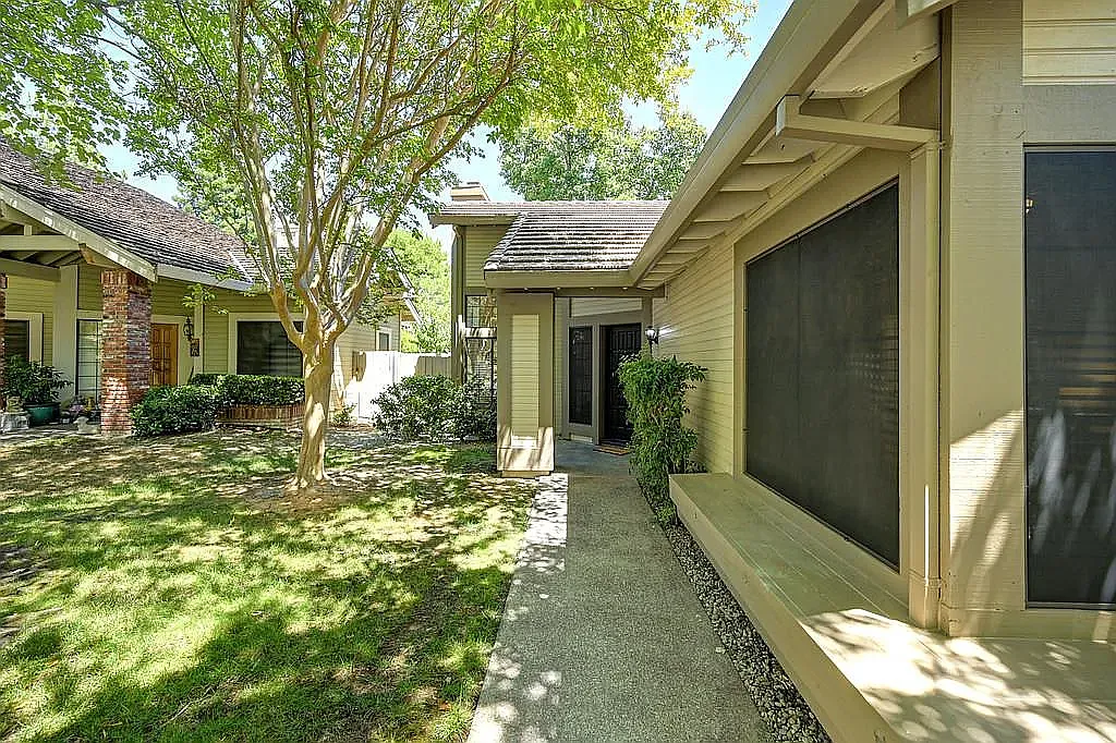 3 bed, 1844 sqft, $3,650 — Photo 3
