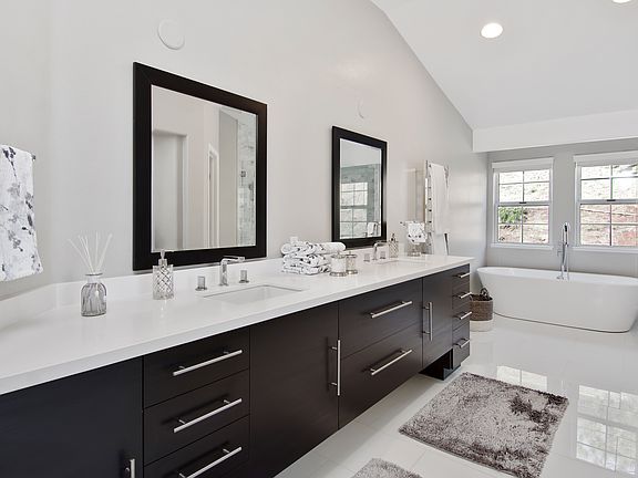 5th image of 32755 Wellbrook Dr