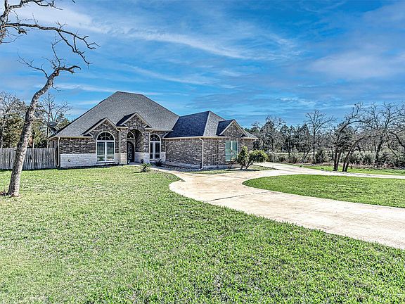 2nd image of 105 Arbors Cir