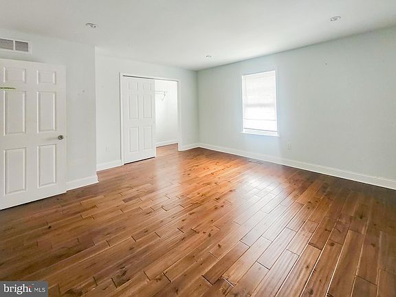 5th image of 7909 Buist Ave
