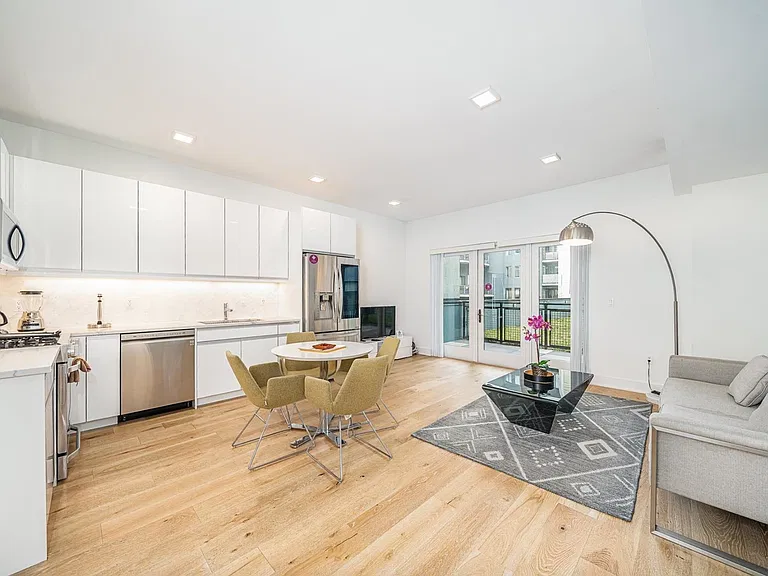 1101 Grand St #404 — Photo 1